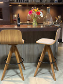 Taburete giratorio tapizado Marina, color Freijó, tela Frise claro